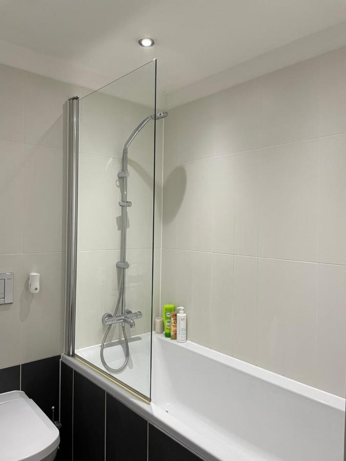 Wharf Inn Premier Apartment Central Manchester - Free Private Parking Exterior photo